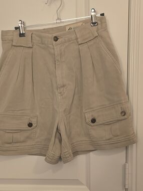 Eddie Bauer Beige High-Rise Cargo Pleated Shorts